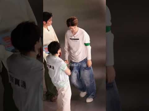 姚译添花钱请了范丞丞这个祖宗“对付”自己 #奔跑吧14 #范丞丞 #keeprunning thumbnail