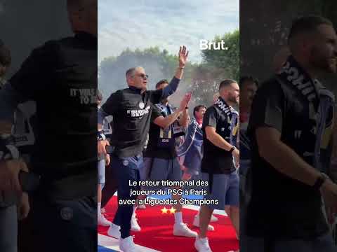 Le retour triomphal des joueurs du PSG à Paris avec la Ligue des Champions ⭐️⭐️ thumbnail