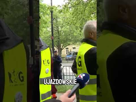Tusk nakazał blokadę Alej Ujazdowskich - "Miasteczko Gniewu" przeniesione thumbnail