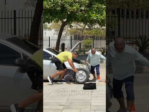 La llanta 🛞/ desarmada 🛠️ #funny #viralvideo #prank thumbnail