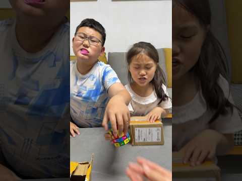 Hai anh em tranh nhau chiếc hộp bí ẩn kì lạ thumbnail