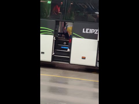 DANIEL MUÑOZ, todo el TIEMPO con la BANDERA DE COLOMBIA tras ser CAMPEÓN CONFERENCE LEAGUE PALACE thumbnail