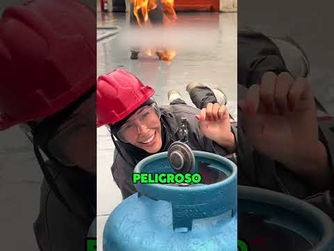 SIMPLE como APAGAR FUEGO con el DEDO ?? #shorts #wow #win #curiosidades #datoscuriosos thumbnail
