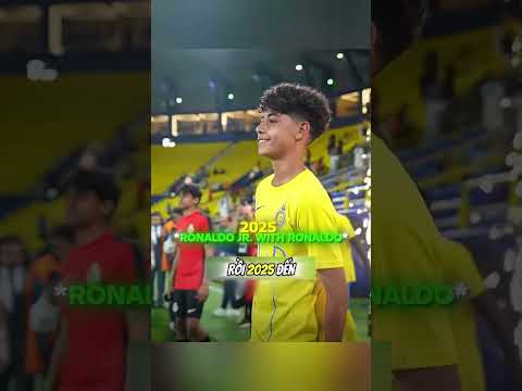 Tại sao Ronaldo Jr lại phớt lờ Cha mình trước mặt tất cả mọi người? #shorts #ronaldo #viral thumbnail
