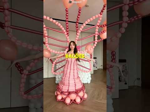 ? Ela cria um vestido incrível com balões thumbnail