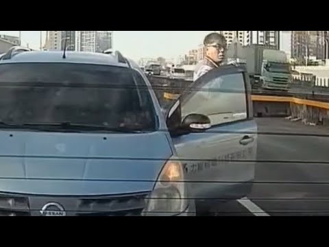 【車禍影片】讓不讓都撞，為什麼警察說我不能煞車 thumbnail