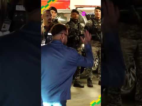 "OLÊ, OLÊ, OLÊ, OLÁ, NEYMAR!" 👏 Chegando no aeroporto, o camisa 10 foi ovacionado #shorts thumbnail