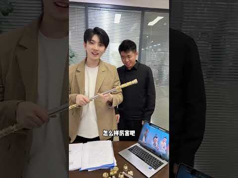 小李总：女朋友送的礼物好贴心啊… #办公室日常 #小李总和陈可星的日常 #爆笑办公室 #一定要看到最后 thumbnail