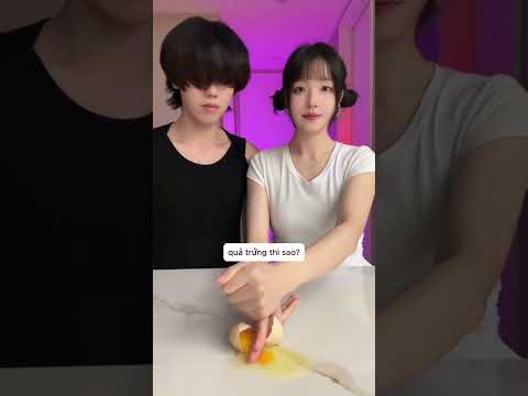 bạn gái sẽ cắt mọi thứ trên bàn thumbnail