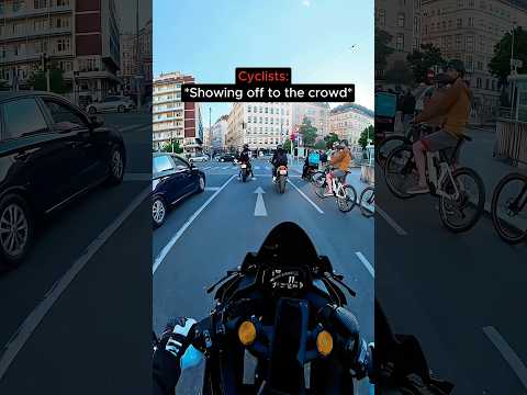 Cyclist runs a red light and regrets it immediately ? thumbnail