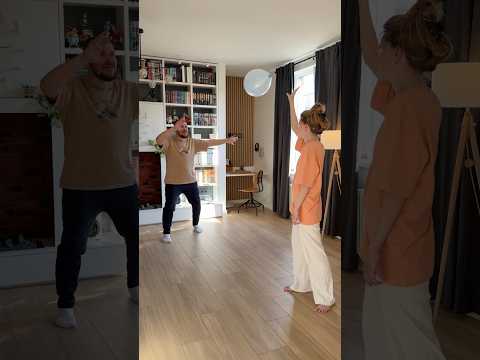 Поймай шарик #funnygames #familygames #игры #веселыеигры #games thumbnail