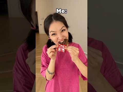 How to eat Chocolate Bars properly 🍫😋👍 thumbnail