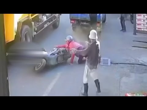 【車禍影片】小心兒童誤觸油門，希望不要再發生這種事（2026.05.29 彰化縣芳苑鄉二溪路草二段 thumbnail