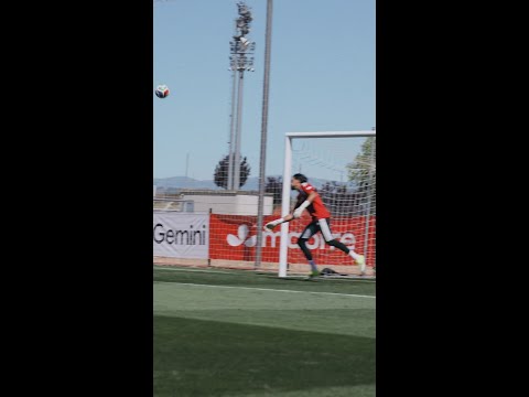 EL ZAPATAZO IMPRESIONANTE DE GRIMALDO EN EL ENTRENAMIENTO DE LA SELECCIÓN ESPAÑOLA thumbnail