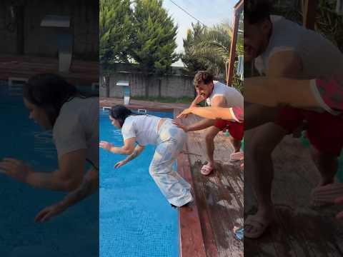 Havuza attılar beni 😀#youtubeshorts #sorts #comedy thumbnail