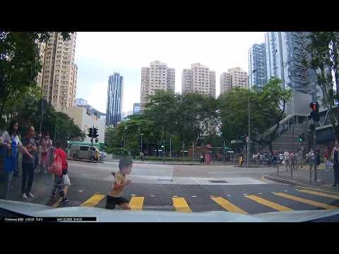 車CAM直擊 - (超清) 柴灣 路邊小朋友突然跑出險撞飛? 無論幾時都要拖緊 #AEB的重要性 thumbnail