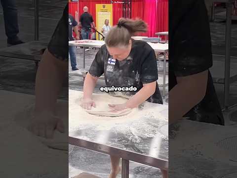 Ella Usó La Física Para Ganar El Reto De La Pizza 😱 thumbnail