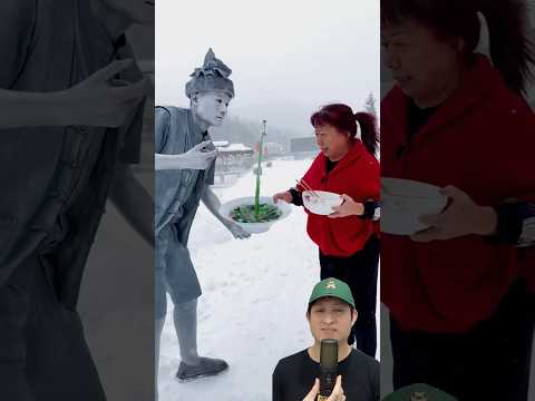 MAMA KASIH MAKANAN BUAT PATUNG SALJU‼️?@A2FactsForid #remix #dubbing #trending thumbnail