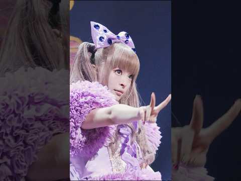 SNSにてバイラル中??きゃりーぱみゅぱみゅ「キミに100パーセント」ライブ映像公開中?#キミに100パーセント  #きゃりーぱみゅぱみゅ  #kyarypamyupamyu thumbnail