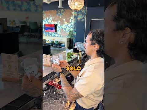 HOMBRE MUSCULOSO se PIDE un CAFÉ de PERSONA DELGADA ??? #shorts #cafe #comida #humor #risas thumbnail