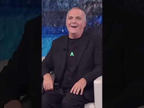 Malgioglio incontra Shakira? La parodia di Panariello #shorts thumbnail