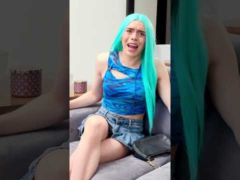 cómo cuando te enojas porque tu amiga quiere volver con su ex #shorts #humor #comedia thumbnail