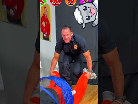Oni uciekają prawdziwemu policjantowi thumbnail