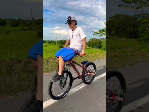 Nadie me cometa🥲 #bikelife #stuntbike #shortvideo #supcribete #videoviral thumbnail