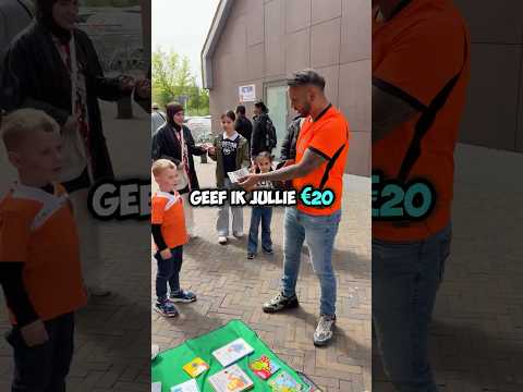 Ik zag deze 2 broertjes met hun ouders spulletjes verkopen, en besloot ze te #foryou #koningsdag thumbnail