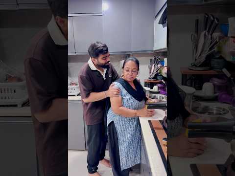 Gaurav sara din mummy mummy karta hai #gauravaroravlogs #youtubeshorts #shorts thumbnail