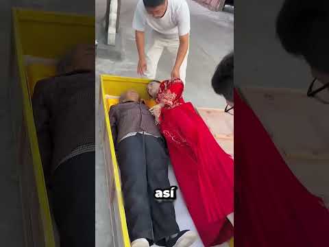 Un Muñeco Realista Como El Abuelo 😱 thumbnail