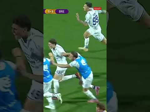 Coordinazione perfetta di Crespi che in rovesciata risponde a de Boer e trova la rete dell’1-1 thumbnail