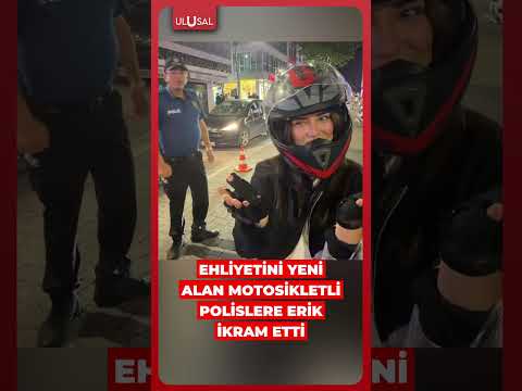 Ehliyetini yeni alan motosikletli ilk çevirmesinde polislere erik ikram etti #shorts #motosiklet thumbnail