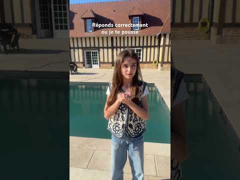 Je la pousse dans la piscine #shortvideo #humour #shorts thumbnail