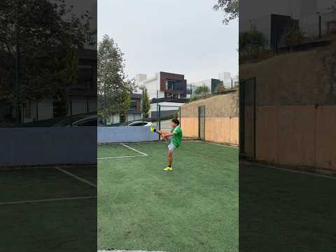 PASA POR ABAJO DEL BALÓN ⚽️ INTENTENLO USANDO EL AUDIO DE OLÉ OLÉ ⚽️🇲🇽🏆 thumbnail