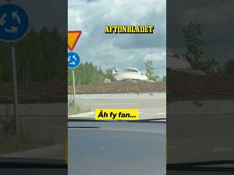 Båt på grund – i rondell thumbnail