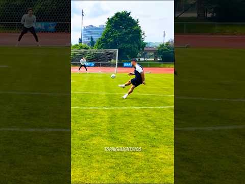 Super SCHÜSSE !! 🔥😳 #findthepro #diyarac #fußball #sport thumbnail