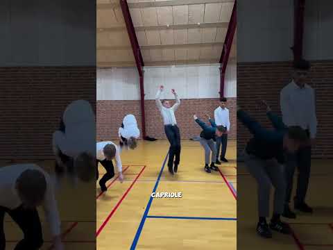 Quest'ultimo salto mortale all'indietro ha lasciato tutta la scuola senza parole 😮 thumbnail