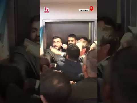 Kurultay davası iftiracısı Veysi Uyanık’ın oğlu, Kılıçdaroğlu’nun korumaları tarafından tartaklandı! thumbnail