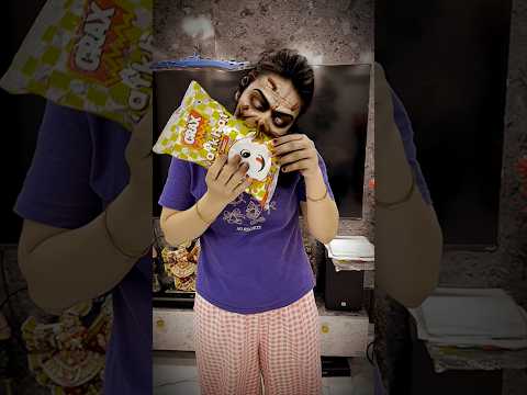 Zombie chips kha rahi hai #gauravaroravlogs #youtubeshorts #shorts thumbnail