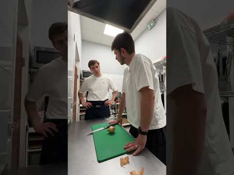 Kiedy szef patrzy ☠️ #pizza #funny #shorts #comedy thumbnail