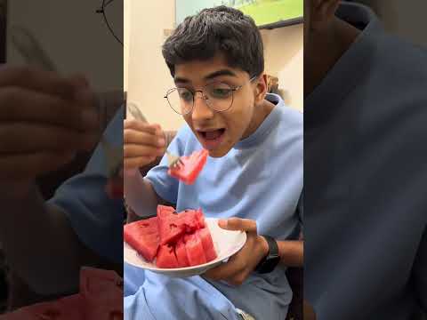 خلودي اخذ البطيخ مني|#comedy|#funny|#humor|#اكسبلور thumbnail