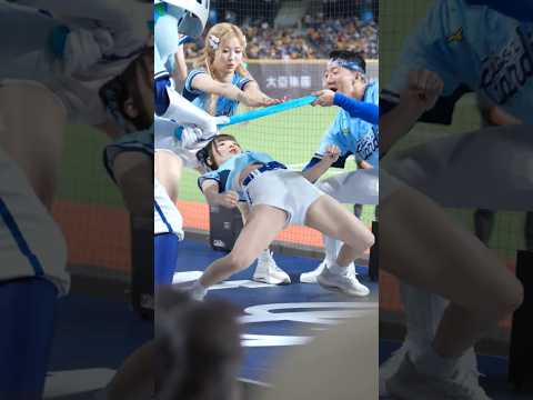 卡洛琳超強下腰有多扯!!! 神鬼柔軟度不碰地!!! #卡洛琳 thumbnail