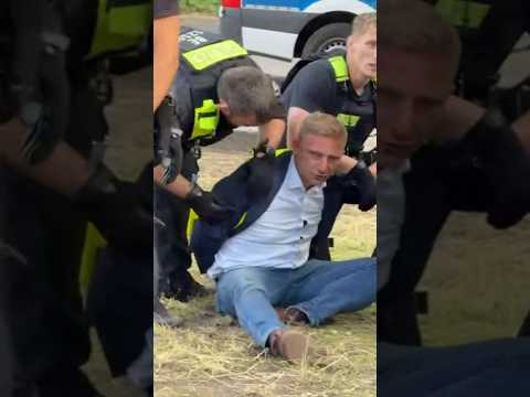 NIEMIECKI BUT NA PLECACH POLAKÓW! Szokujące sceny pacyfikacji w Berlinie! thumbnail