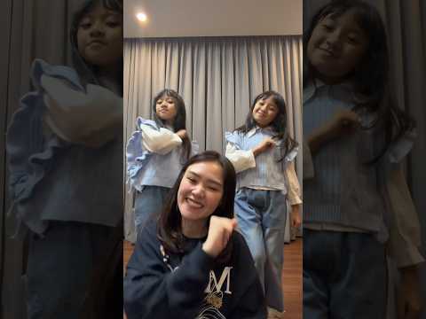 Trends with Onty #kembar #jogetviral #trends #twins #shorts thumbnail