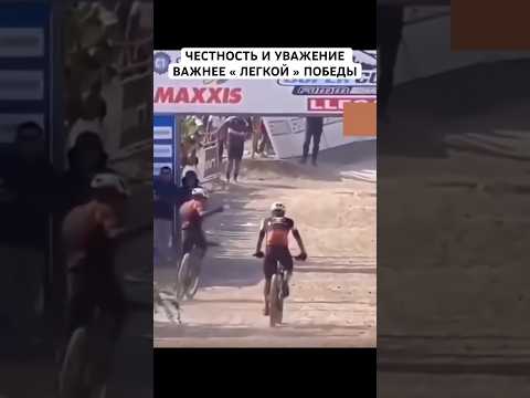 🥇🥇прямо перед финишной чертой унего порвалась цепь Он потерял ход и не мог полноценно ехать дальше thumbnail