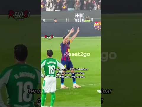 Aksi penuh respek Raphinha untuk Lewandowski di laga pamungkasnya bersama Barca ?❤ thumbnail