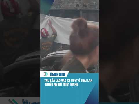 Xe buýt cháy ngùn ngụt khi bị tàu hỏa tông ở Bangkok #shorts thumbnail