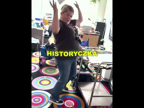 Wyścig nauczycieli do wyjścia ze szkoły 😂🏫 thumbnail