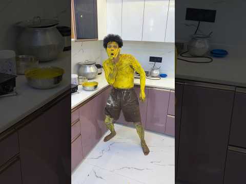 गोरे होने का तरीका 😂😂 #realfoolsshortsoffical #comedy #vikramcomedyvideo #funny #memes thumbnail